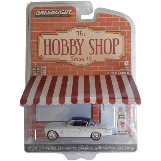 STUDEBAKER COMMANDER STARLINER 1954 WITH VINTAGE GAS PUMP - GREENLIGHT